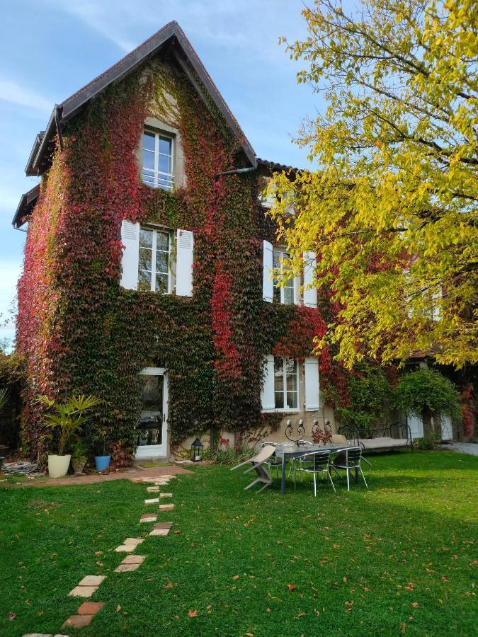 Berneuil  Domaine De Panissac Bed & Breakfast エクステリア 写真